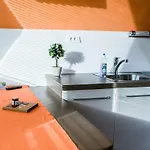 Beeland Skok *