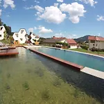 Beeland Skok *
