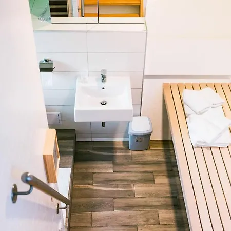 Beeland Skok * Mozirje