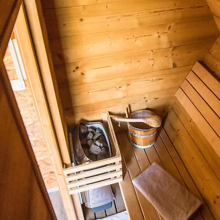Beeland Skok *