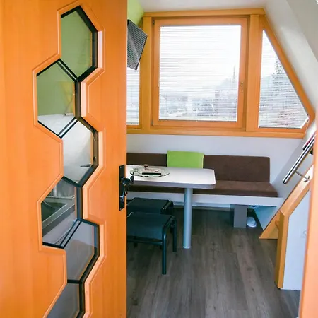Beeland Skok