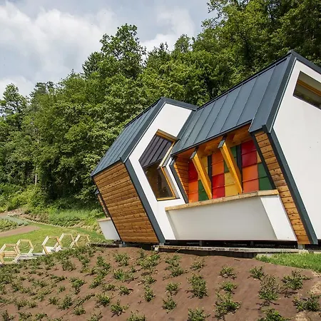 Beeland Skok 아파트 모지례